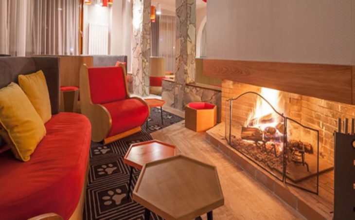 Hotel Le Royal Ours Blanc, Alpe d'Huez, Fireplace
